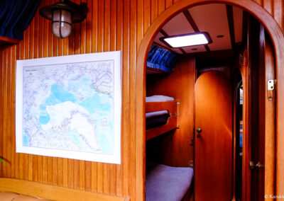 Sailing boat interior / intérieur du voilier Luxurious wood work / intérieur bois chaleureux Sailing trip / Voyage en voilier SY Milagro, expedition yacht / voilier d'expédition