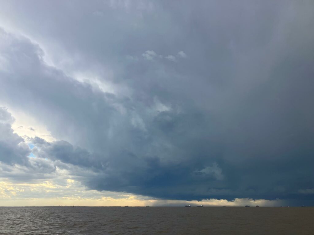 navigation à la voile dans le Rio de la Plata Argentine lors d'un stage hauturier intensif